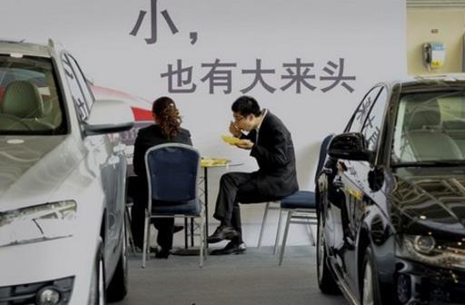 離職4S店銷(xiāo)售揭秘 貸款買(mǎi)車(chē)與全款買(mǎi)車(chē)的巨大差異，過(guò)戶背后的陷阱